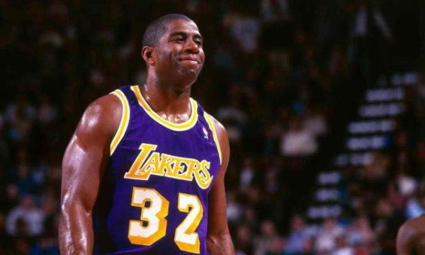 球防守中的 球防守中的