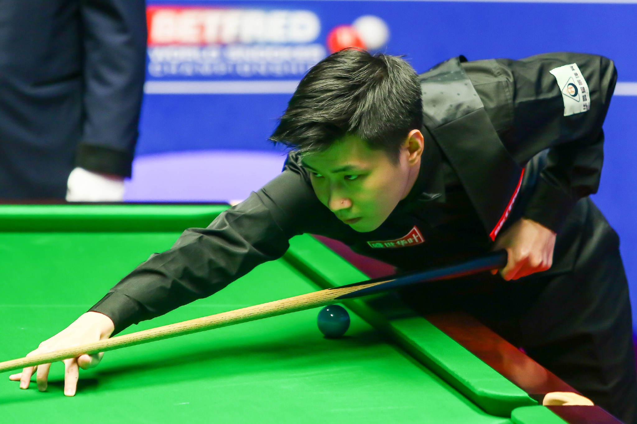 欧锦赛首秀！热火新星约维奇15分钟轰下18分，引发热议