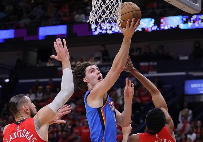 纽约洋基队签下明星外野手戴夫·温菲尔德，开启了与老板史坦布瑞纳的长期恩怨